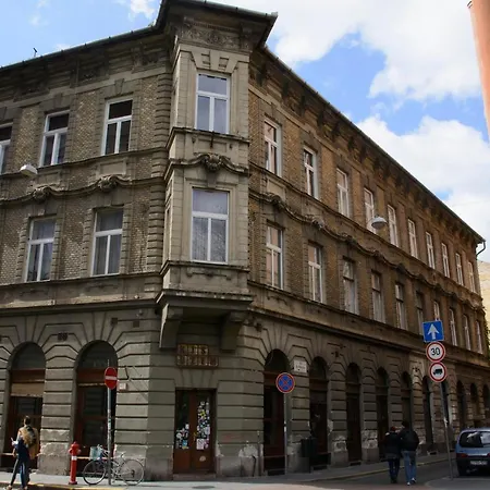 W-tree Loft Style Apartment Budapest